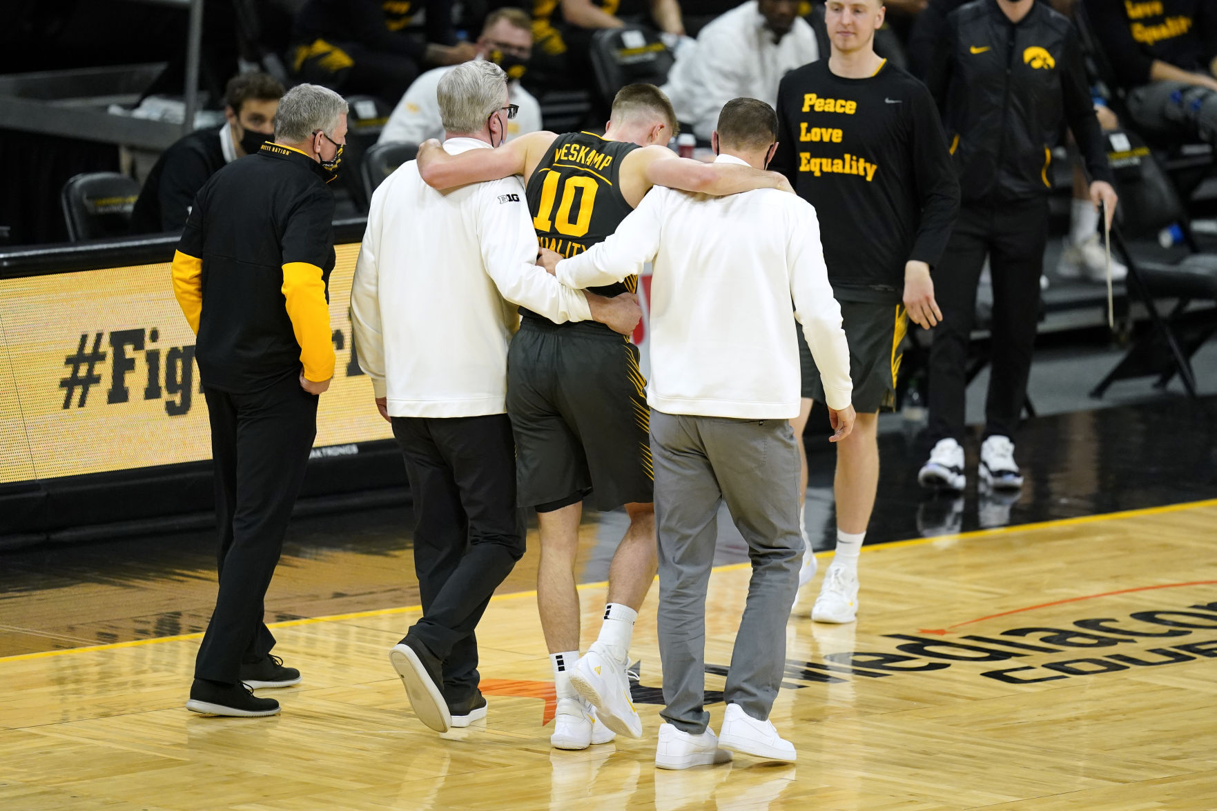 Iowa 77, UW 73
